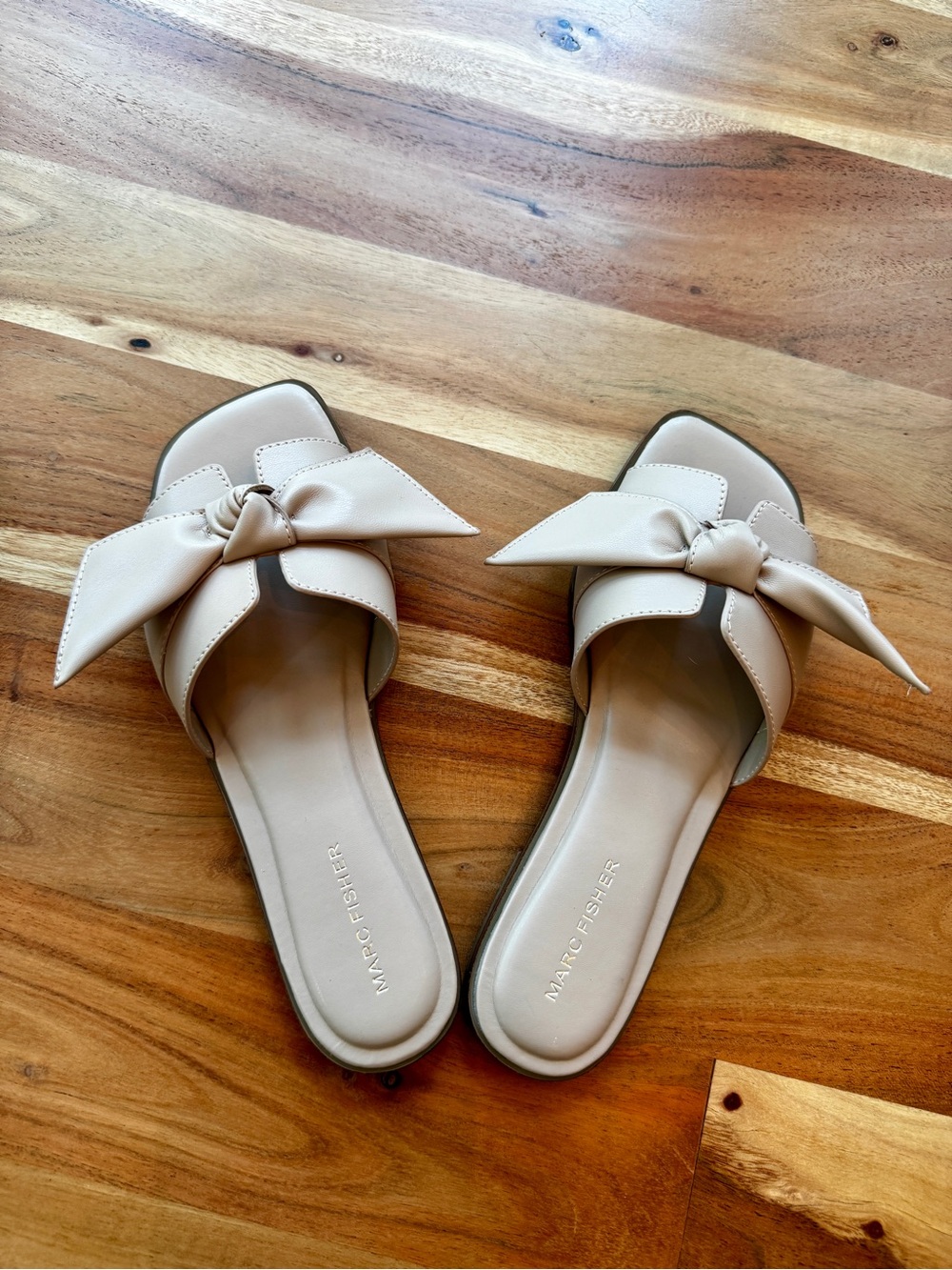 Marc Fisher Women's Finey Flat Bow  Sandals in light natural/latte